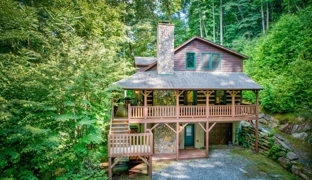 Little Creek Lodge - Creek side Valle Crucis cabin with Hot Tub Minutes to Boone! in Vilas