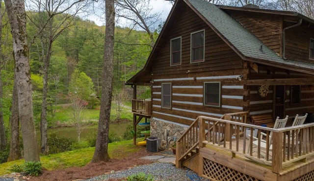 Log Cabin on the river w/Hot Tub and Fenced Dog Run in Todd