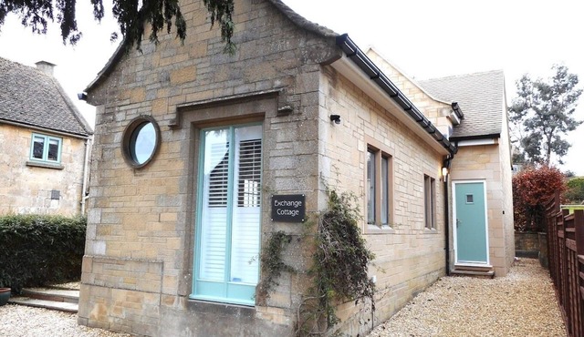 Lovely quirky cotswold cottage (Old Telephone Exchange) in Northleach