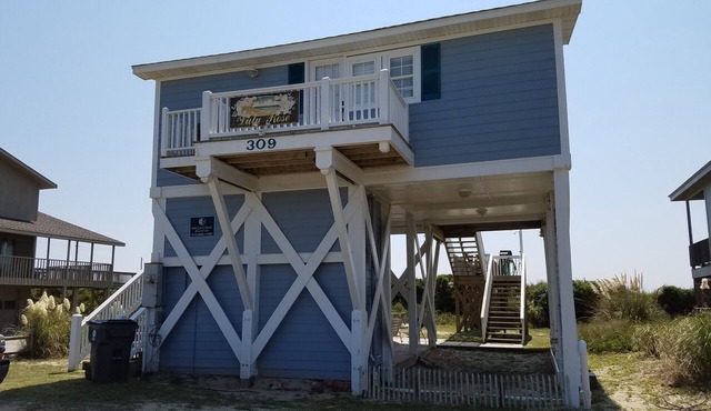 'Lulu Rose" - Oceanfront Home w/Hot Tub, 2 Bedrooms/2 Bathrooms in Holden Beach