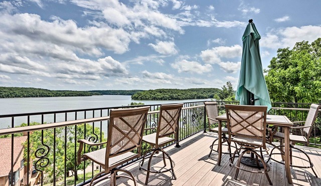 Luxe Group Home w/Boat Dock in Lake of the Ozarks in Kaiser