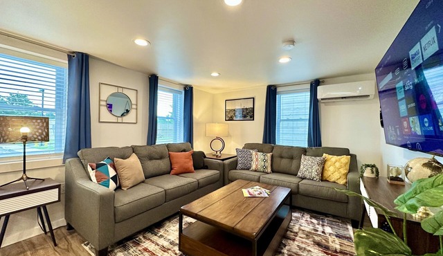{Luxe} Hershey Cottage + Firepit & Pac Man 5 Min To Hershey in Hummelstown