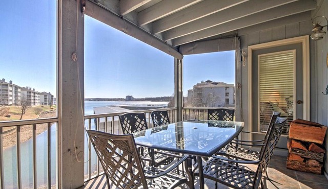 Luxe Lakeside Regatta Bay Getaway w/Pool Access! in Lake Ozark