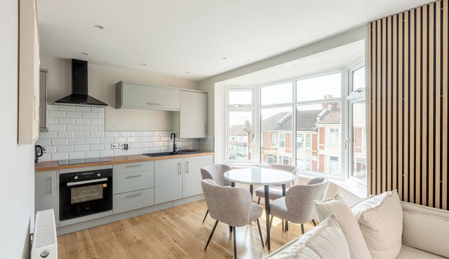 Luxurious 2-Bed Flat/Home Away From Home in Bristol