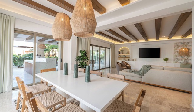Luxury 3 Bedroom Beachfront Cancun Vila in Punta Sam