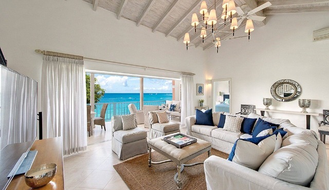 *Luxury 4Bed/4Bath Beachfront Villa – Panoramic Ocean Views, Prime Location* in Holetown
