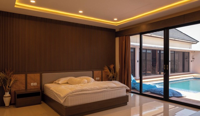 Luxury 5-bedroom villa in beautiful West Java with AC, WiFi, Private Pool in West Java
