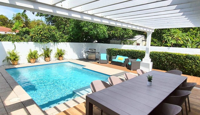 Luxury 5BR/4BA Villa Pool Steps to Design District Shopping & Dinning! in Miami