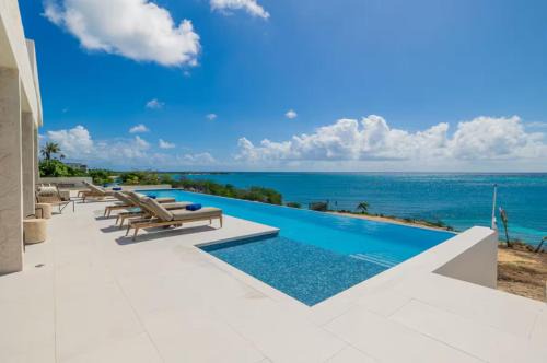 Luxury Beachfront Oasis Infinity Pool Hot Tub BBQ-TLS in Ceru Colorado