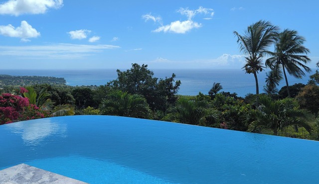 Luxury boutique villa for eternal romantics, amazing views, fantastic pool in Choiseul