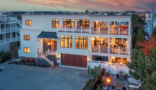 Luxury Meets the Beach! Private Pool/Hot Tub/Linens/11BR/Parking Steps to Beach! in Dewey Beach