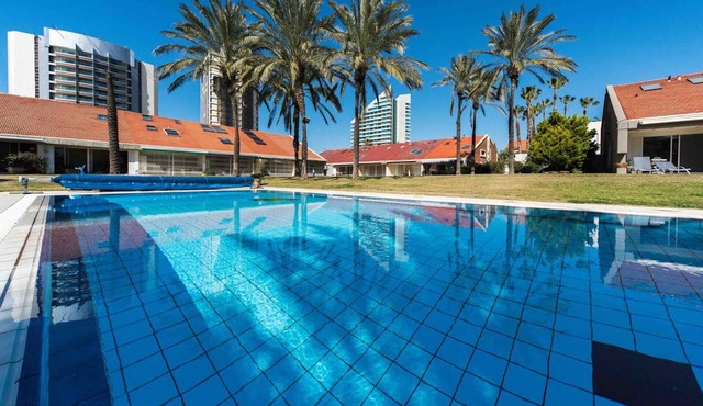 Luxury Ocean Villa with Heated Pool in Herzliya Pituach