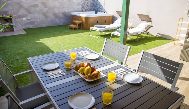 Luxury Villa in Maspalomas, Jacuzzi, Wifi, Pool, Parking in Maspalomas