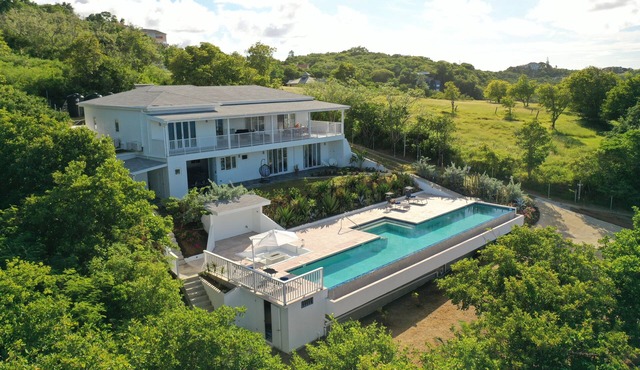 Luxury Villa-ocean view-infinity pool. Private Chef Optional in Gros Islet