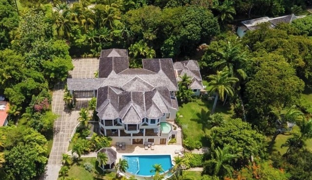 Luxury villa with a breathtaking view of the ocean in Rose Hall