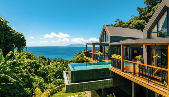 Maison Gaia Seychelles: staffed 5BR villa, infinity pool, ocean & sunset view