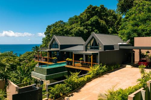 Maison Gaia Seychelles - staffed 5BR villa, infinity pool, ocean & sunset view