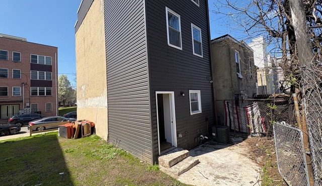Me. near Temple spacious 4 bedrooms 4.5 bathrooms entire house in Philadelphia