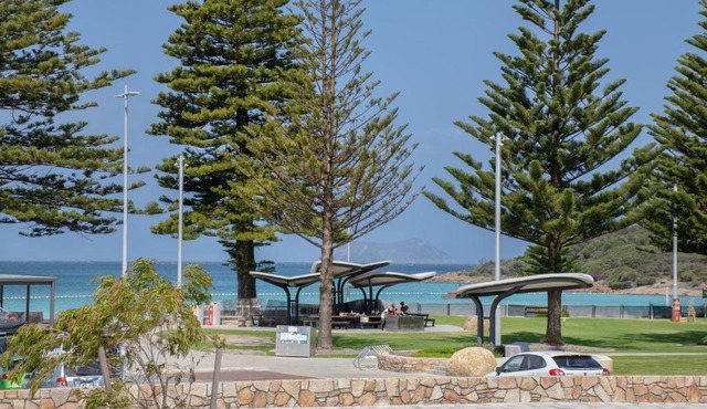 Midd's on the Beach - luxury beach front apartment in Albany