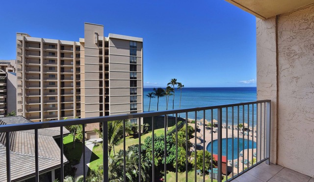 MISO COMPHY Cozy ocean view studio condo in peaceful Lahaina with AC, Pool & Gym in Lahaina