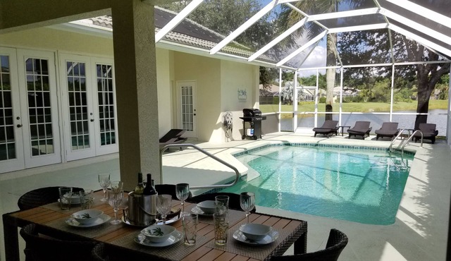 MODERN 4BDR VILLA, LAKE VIEWS, WARM SALT WATER POOL, CLOSE TO BEACH, SEE VIDEO in Naples