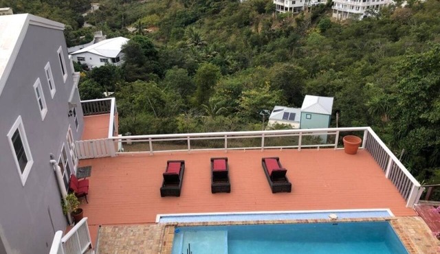 Modern and spacious 2/2 apartment with AC ,Pool and back up generator,St Thomas in St Thomas