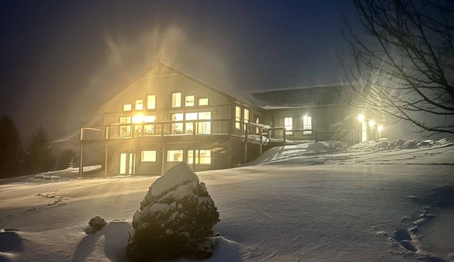 Modern Cabin Facing Canaan Valley Ski Slopes in Davis