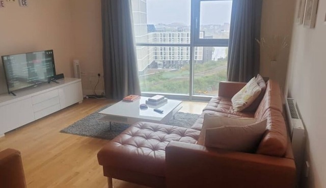 Modern City-Centre Apartment with Stunning Views & Free Parking in Cardiff