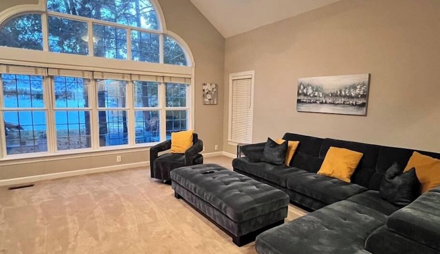 Modern Lakefront Retreat - 3br 2ba in Sanford