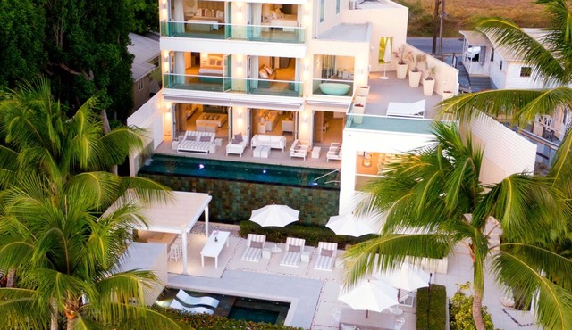 Modern Luxury Beachfront Vacation Home - Footprints in Mount Standfast