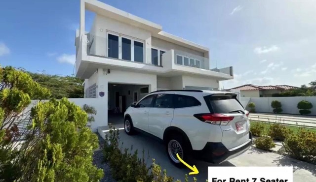 Modern New 3BR house with a splash of glam+Pool.5 Min from Palm and Eagle Beach. in Noord