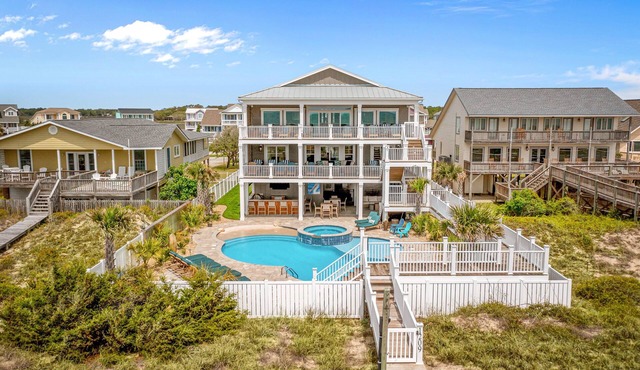 Modern Oceanfront Home with Zero-Entry Pool, Hot Tub, Outdoor Kitchen, WiFi & AC in Holden Beach