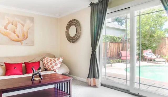 Modern poolside house with AC Downtown Mountain View! in Mountain View