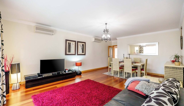 Modern & Spacious Flat with Pool close to Oura in Albufeira