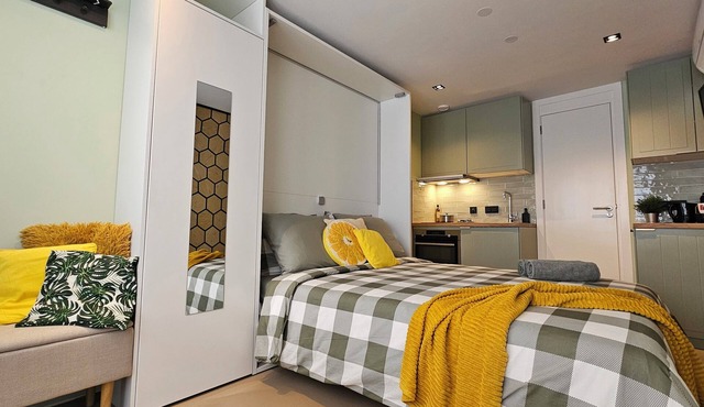 Modern Studio | 20min from Amsterdam Centre | FREE parking | Renovated aug. 2025 in Purmerend