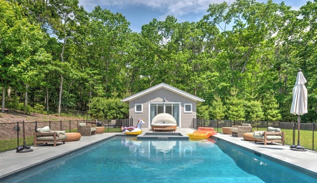 Modern-style home with heated private pool, open-floor plan, ample natural. in Amagansett