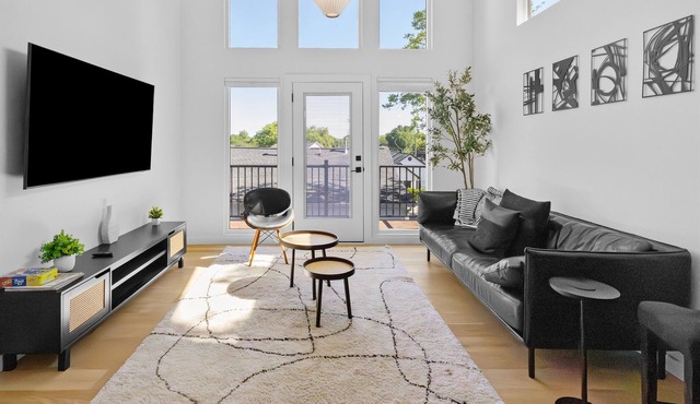 Modern suite | Mins from DT Raleigh | Workspace in Raleigh