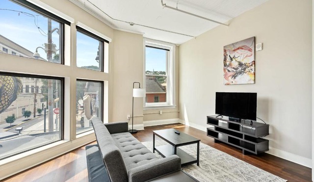 Modern Upscale 1BR Apartment in Carson by Stay Gia in Pittsburgh
