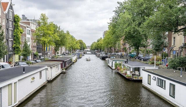 Modern yet cozy houseboat in Amsterdam