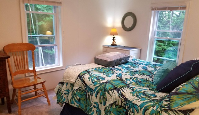 MONTAGUE! FLOWER CREEK GUEST HOUSE <1 MI TO LAKE MICHIGAN! & FLOWER CREEK DUNES in Montague