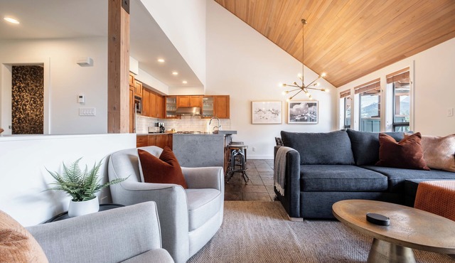 Montebello - Luxury in Whistler Village North between Whistler and Blackcomb Mts in Whistler