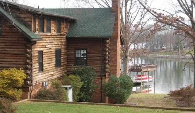 Mountain Style Log Home Main Channel/Patio/Fire Pit/Lake Equipment Rental/Dock in Terrell