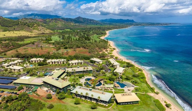 Mountain View Double Bed Room, Beachfront Resort, Lanai, AC, Pool, Restaurant, Gym, Spa in Lihue
