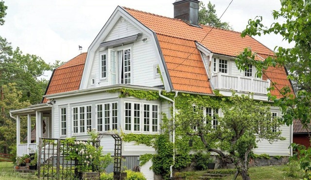 National romantic villa by Skogsö nature reserve in Saltsjöbaden