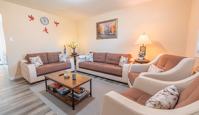 Near Hiking & Water Parks!*Dogs OK*Wi-Fi*Fireplace in Saylorsburg