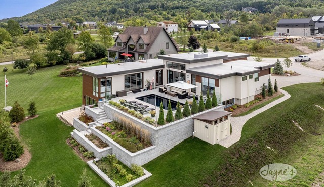 New 5 bed 5 bath home on the Escarpment. in The Blue Mountains