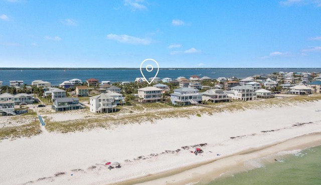 NEW Gulf Front with Game Room Family Friendly! in Gulf Breeze