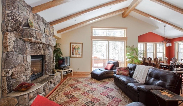 New Luxury Home Near LAKE/CASINOS/HEAVENLY 30 day rental. in South Lake Tahoe