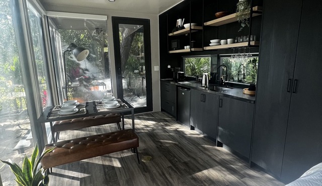 *NEW Stunning minimalist tiny home in the city! Modern and stylish! in Miami