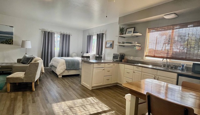 Newly Renovated Studio Apt, close to Hukilau Beach, with AC & WIFI, 30-day in Laie